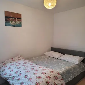 Near Heathrow Airport Homestay